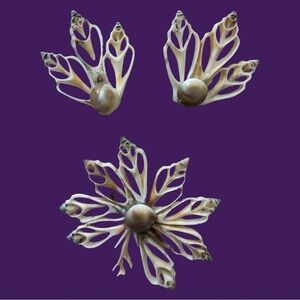 Shell Brooch and Earrings Set – Natural Cream – 1960s
